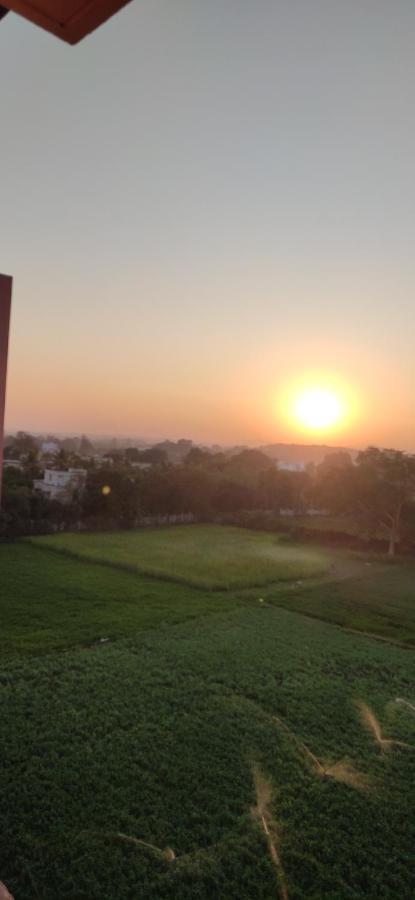 Untrained & Unplanned Apartment Jabalpur Ngoại thất bức ảnh